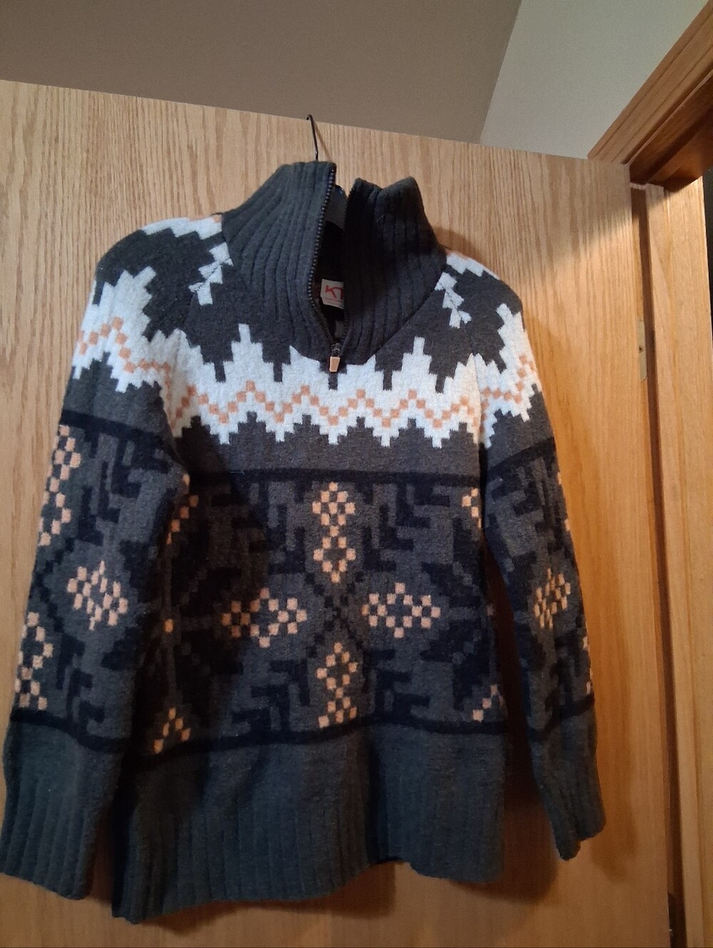Kari Traa Amelia Knit Casual Sweater. Charcoal Gray patterned Half-Zip Sweater